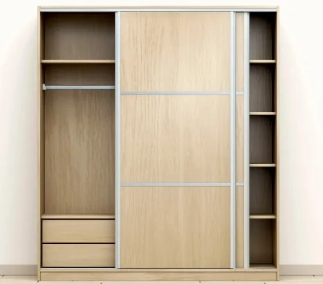 Armario con puerta corredera en madera de roble claro y estantes laterales, fondo blanco, en Villímar, Burgos